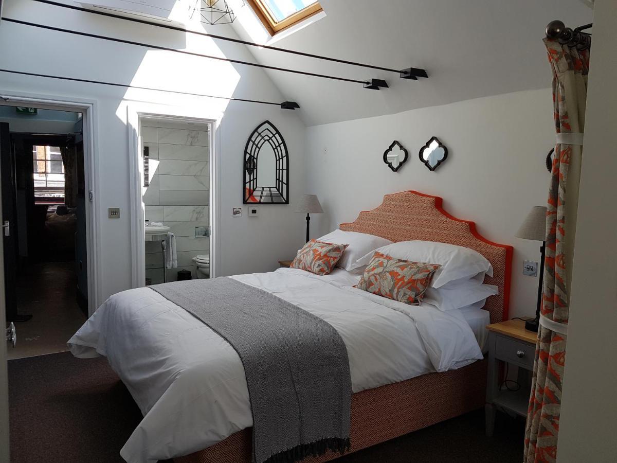 Gilbey'S Bar, Restaurant & Townhouse Bed and Breakfast Γουίνσδορ Εξωτερικό φωτογραφία